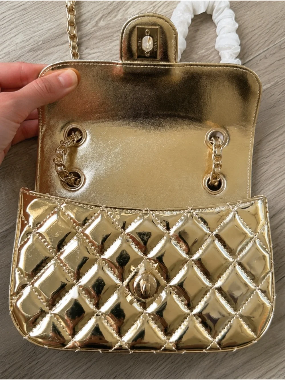 Source Unknown Shiny Gold Quilted Chain Shoulder Bag